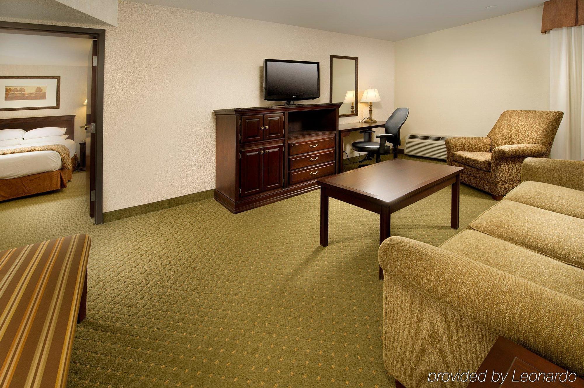 Drury Inn & Suites Greensboro Extérieur photo